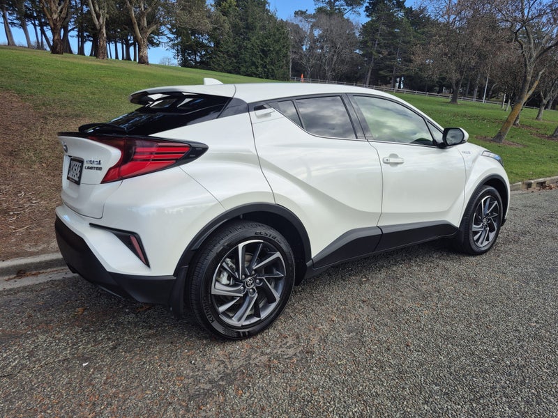 2021 Toyota C-HR Limited 1.8P HV ECVT FWD SUV/5... image 5