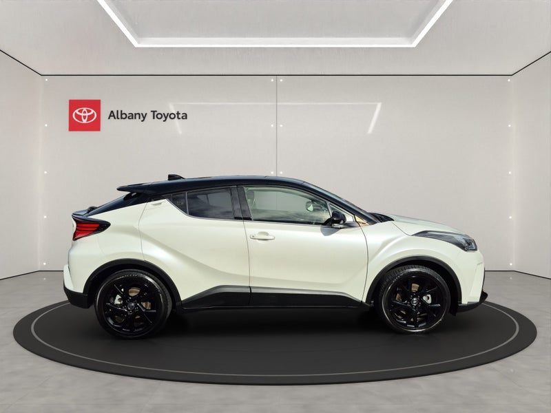 2021 Toyota C-HR Nero image 2