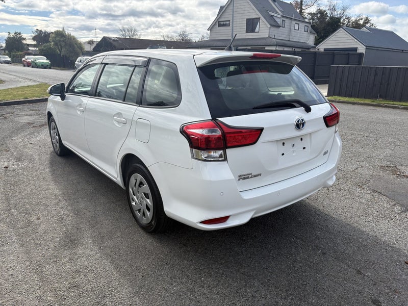 2021 Toyota Corolla Fielder 1.5 Hybrid EX 5 Dr... image 2