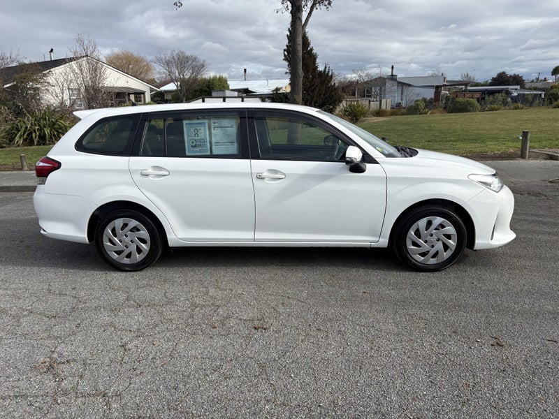 2021 Toyota Corolla Fielder 1.5 Hybrid EX 5 Dr... image 3
