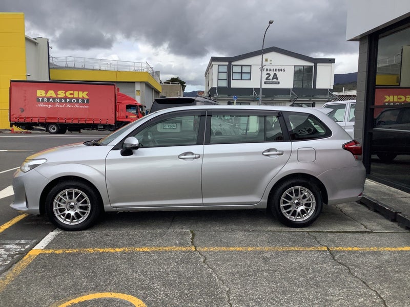 2021 Toyota Corolla Fielder 1.5 Hybrid Wagon image 3