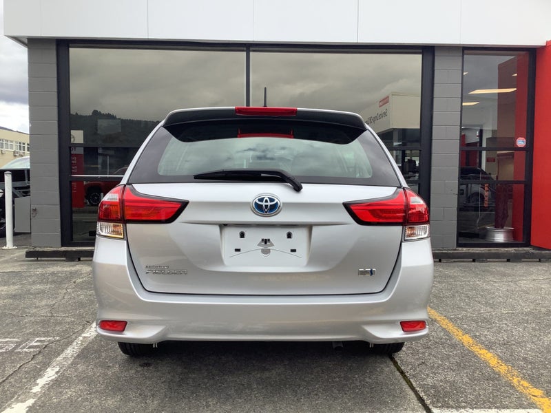 2021 Toyota Corolla Fielder 1.5 Hybrid Wagon image 4