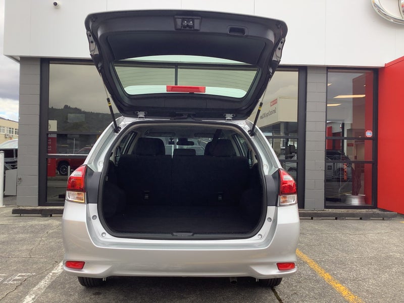 2021 Toyota Corolla Fielder 1.5 Hybrid Wagon image 5