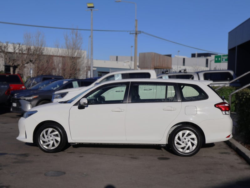 2021 Toyota Corolla Fielder 1.5 Hybrid Wagon image 4