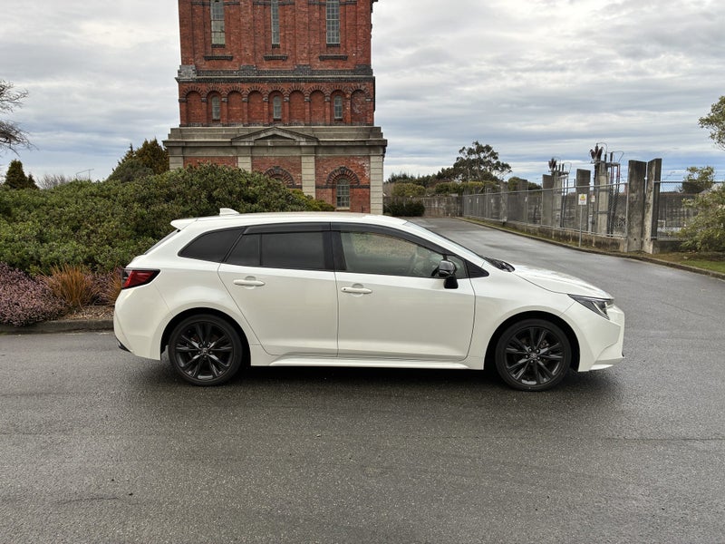 2021 Toyota Corolla Touring 1.8 Hybrid image 2