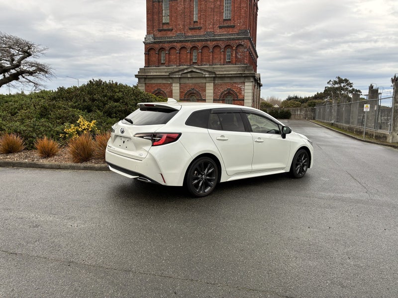 2021 Toyota Corolla Touring 1.8 Hybrid image 3