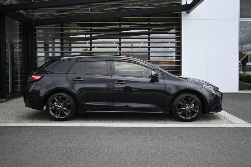 2021 Toyota Corolla Touring 1.8 Hybrid FWD WXB... image 5