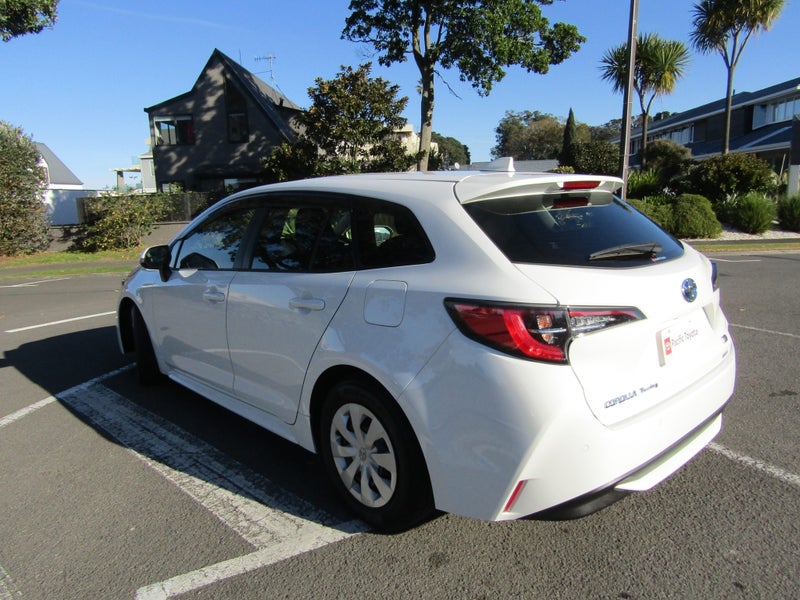 2021 Toyota Corolla Touring 1.8 Hybrid Wagon image 3