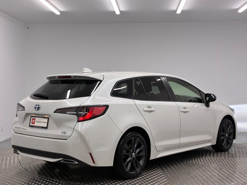 2021 Toyota Corolla Touring 1.8 Hybrid WxB image 3
