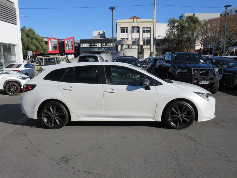 2021 Toyota Corolla Touring 1.8 Hybrid WxB 5 Dr... image 3