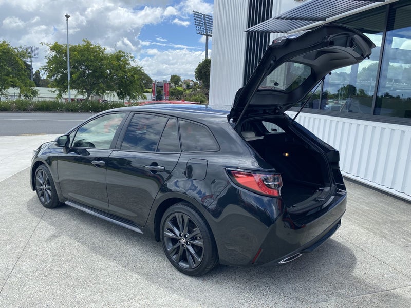 2021 Toyota Corolla Touring 1.8 Hybrid WxB 5 Dr... image 3