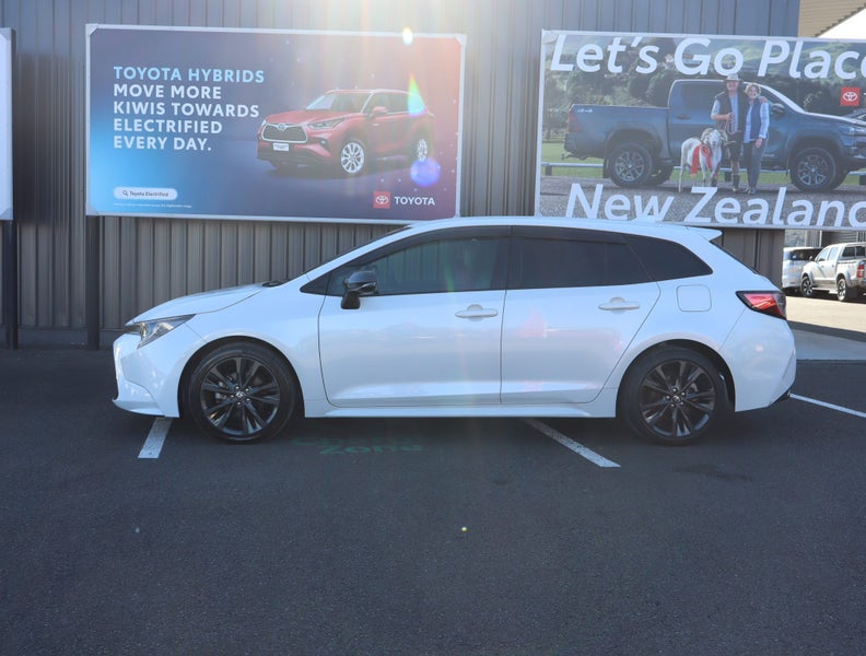 2021 Toyota Corolla Touring 1.8 Hybrid WxB 5 Dr... image 3