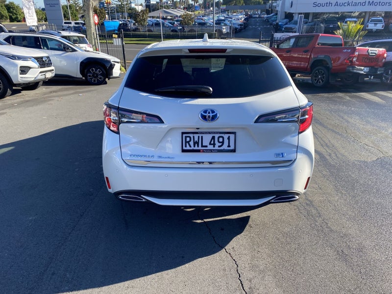 2021 Toyota Corolla Touring 1.8 Hybrid WxB image 3