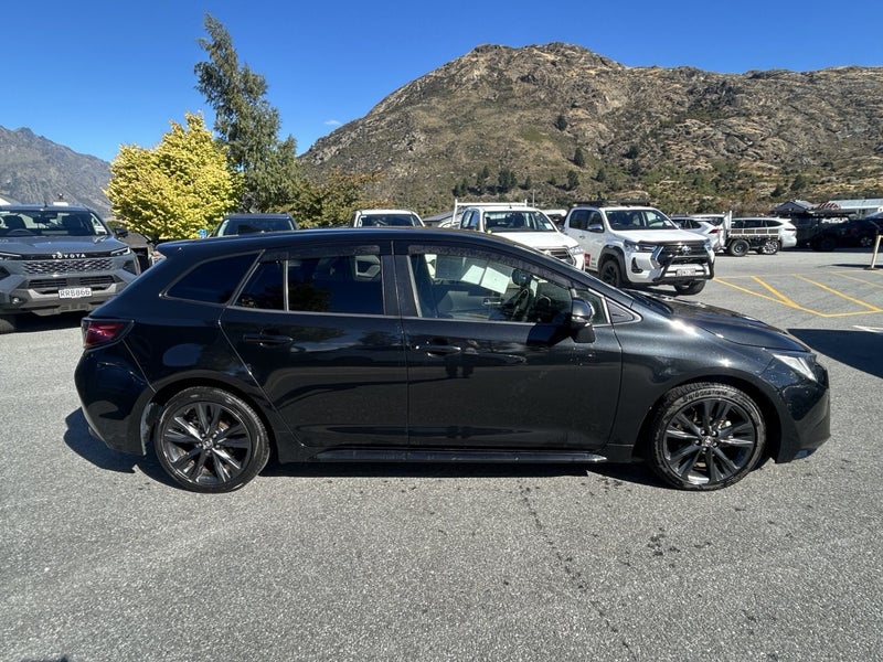 2021 Toyota Corolla Touring image 2