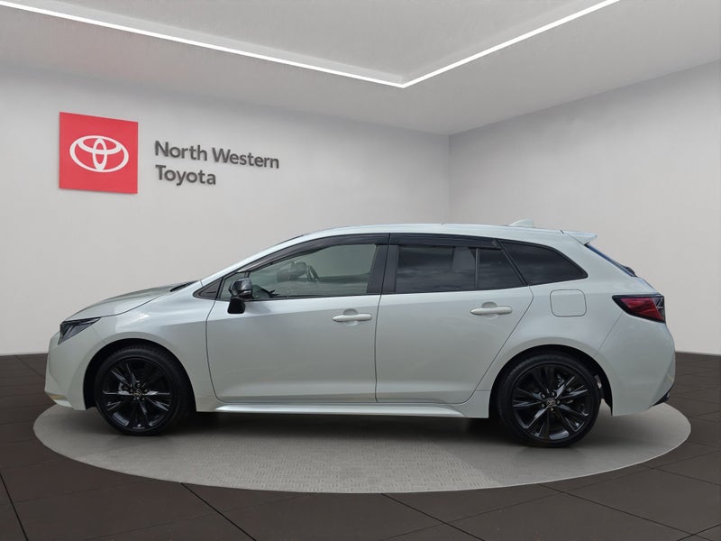 2021 Toyota Corolla Touring Touring 1.8L Hybrid... image 4