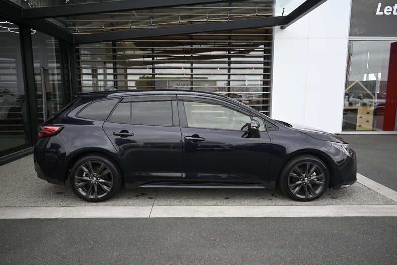 2021 Toyota Corolla Touring WXB 1.8 Hybrid FWD... image 3