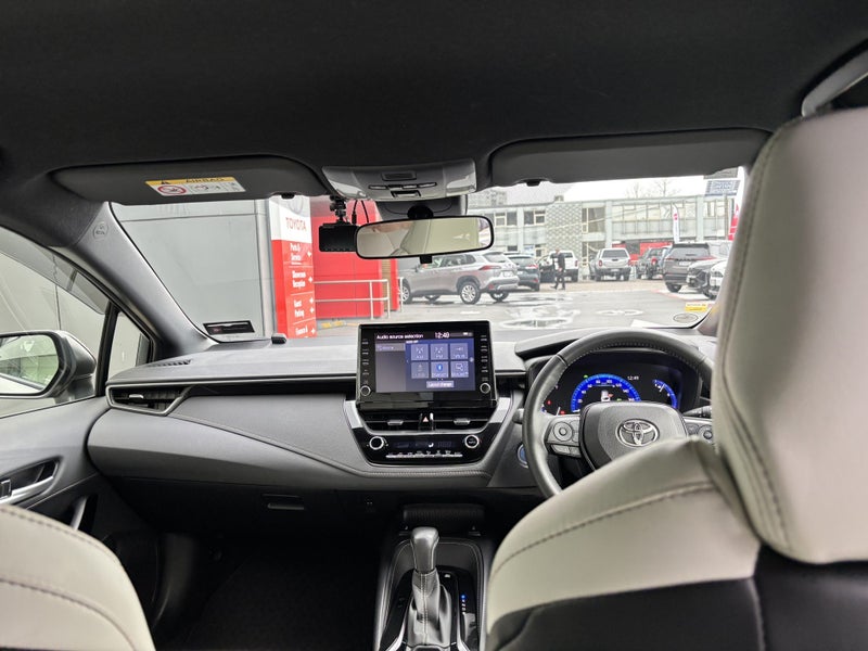 2021 Toyota Corolla Touring WXB 1.8 HYBRID SPOR... image 2