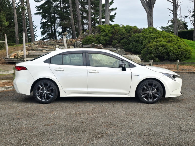 2021 Toyota Corolla WxB Hybrid image 2