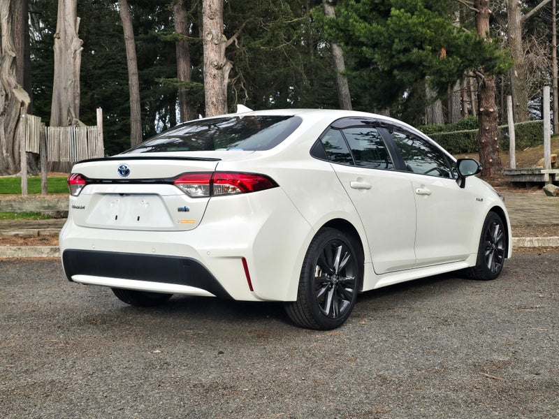 2021 Toyota Corolla WxB Hybrid image 3