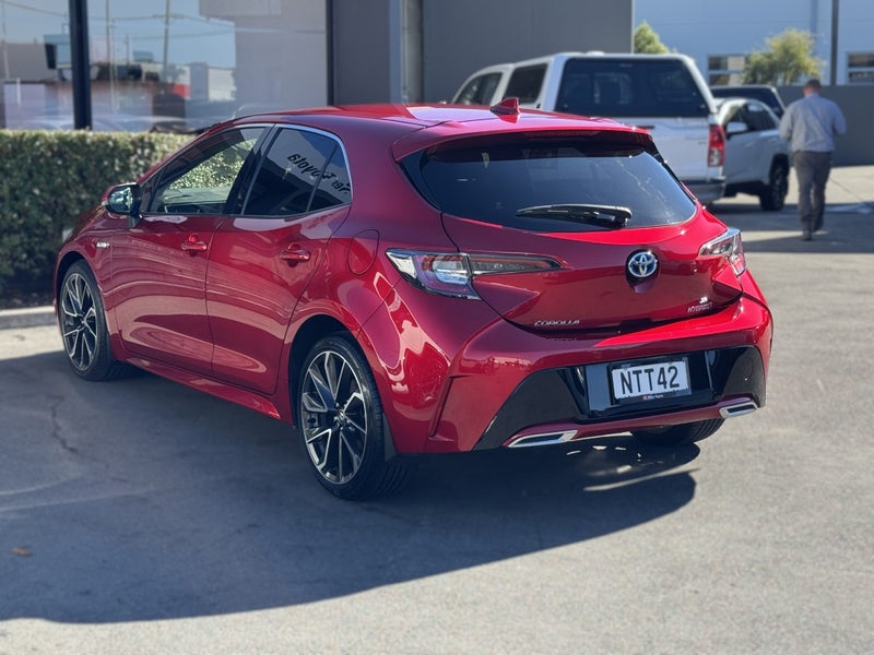 2021 Toyota Corolla ZR 1.8L HYBRID FWD HATCHBACK image 5