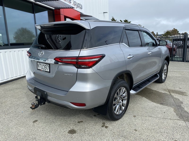 2021 Toyota Fortuner Limited 2.8DT 6AT 4WD SUV... image 3