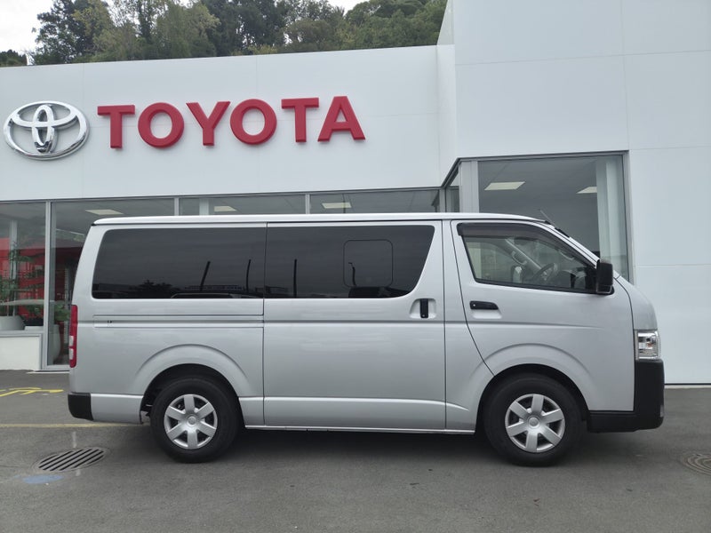 2021 Toyota Hiace 2.8DT 6Seat Auto image 2