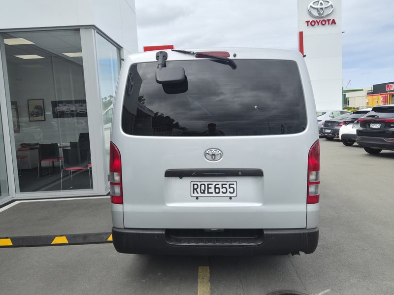 2021 Toyota Hiace 2.8DT 6Seat Auto image 4