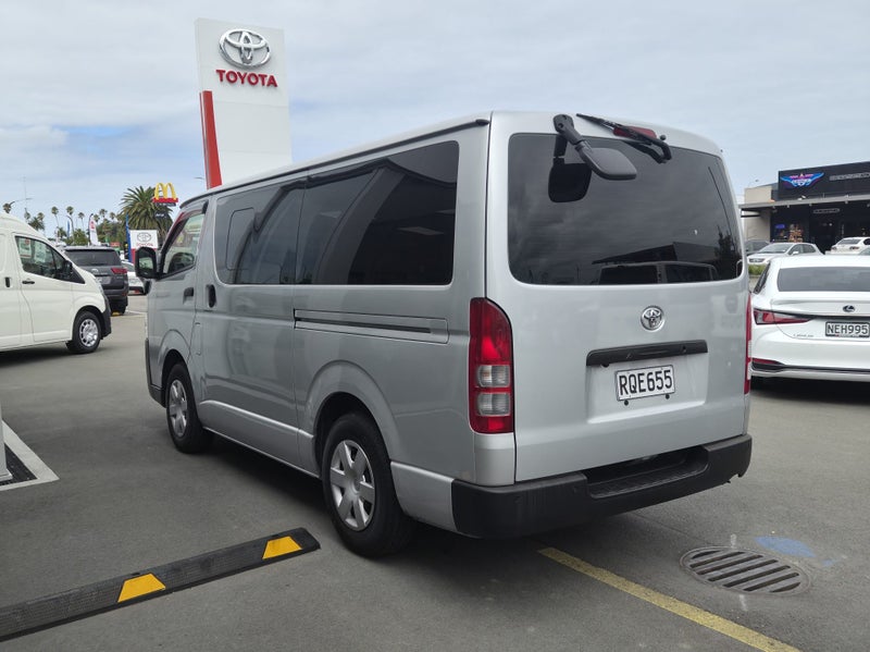 2021 Toyota Hiace 2.8DT 6Seat Auto image 5