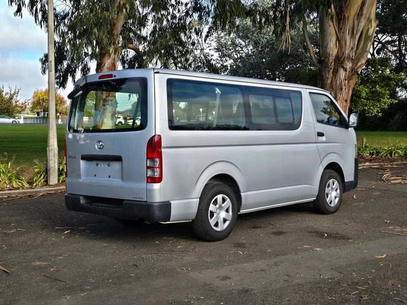 2021 Toyota Hiace DX 4X4 image 3