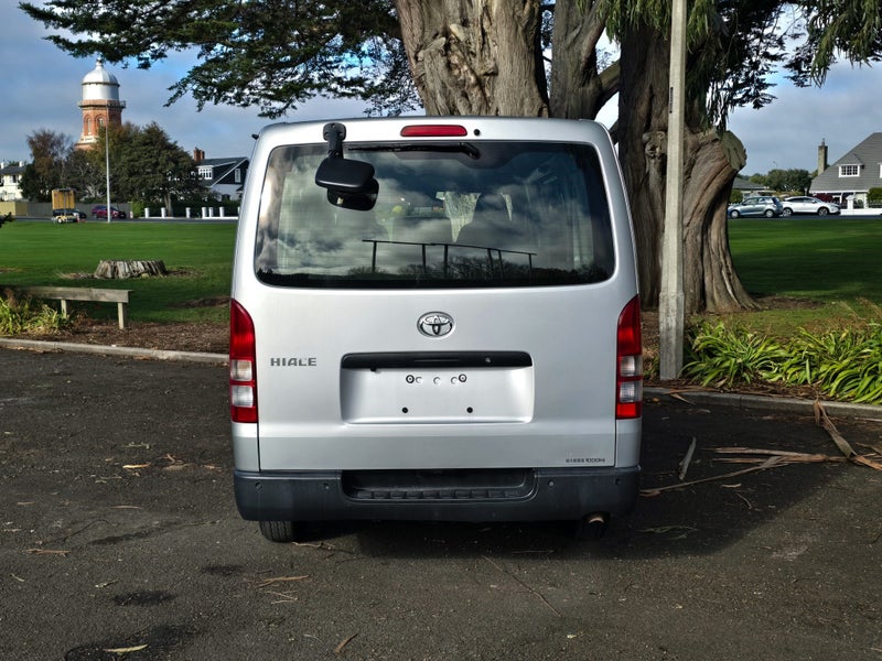 2021 Toyota Hiace DX 4X4 image 4