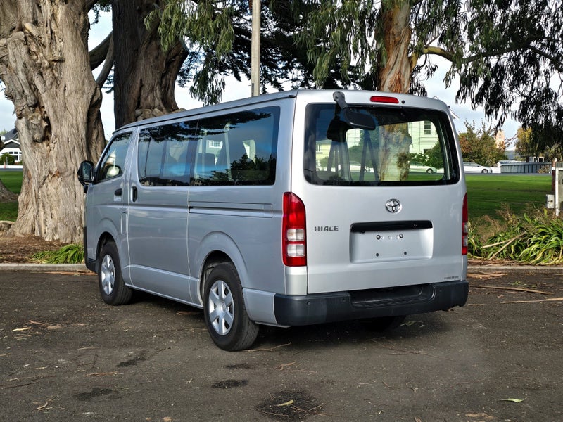 2021 Toyota Hiace DX 4X4 image 5