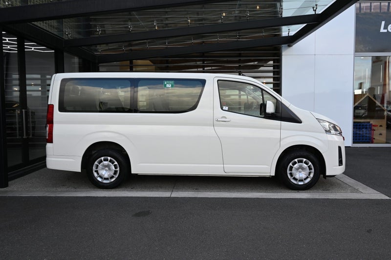 2021 Toyota Hiace ZR 2.8 Turbo Diesel RWD Minibus image 5