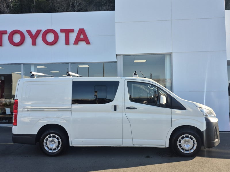 2021 Toyota Hiace ZR 2.8DT 5 Seat Auto image 2