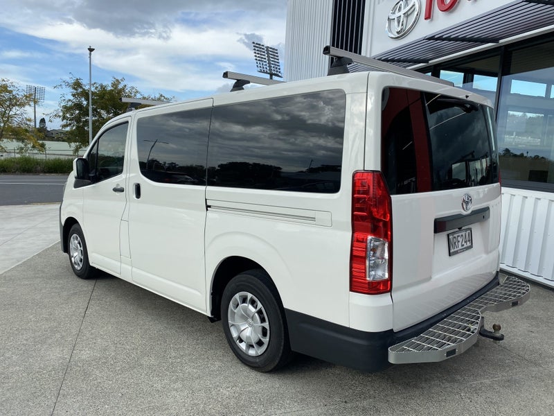 2021 Toyota Hiace ZR 2.8DT 6AT 5 Door Van image 3
