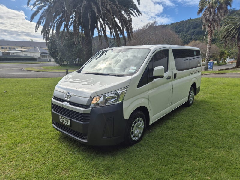 2021 Toyota Hiace ZR 2.8DT 6AT RWD Minibus image 1