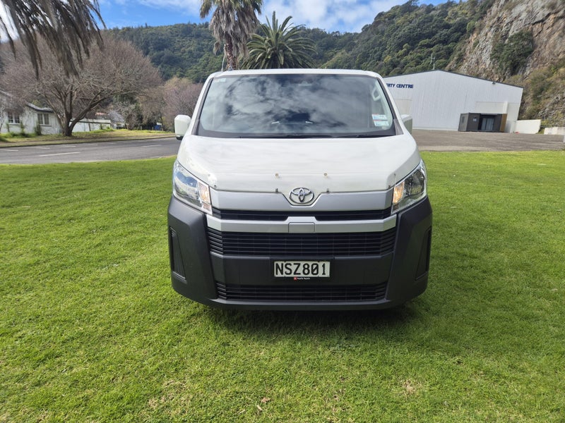 2021 Toyota Hiace ZR 2.8DT 6AT RWD Minibus image 2