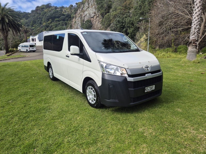 2021 Toyota Hiace ZR 2.8DT 6AT RWD Minibus image 3