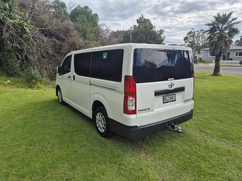 2021 Toyota Hiace ZR 2.8DT 6AT RWD Minibus image 4