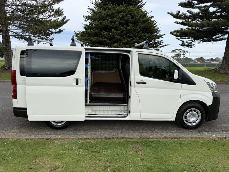 2021 Toyota Hiace ZR 2.8DT Manual RWD Van - Racks image 2