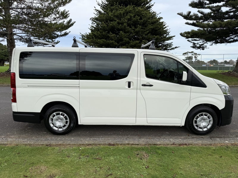 2021 Toyota Hiace ZR 2.8DT Manual RWD Van - Racks image 5