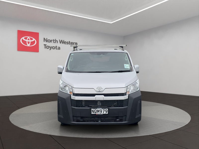 2021 Toyota Hiace ZR 2.8L Diesel Turbo RWD Van image 2