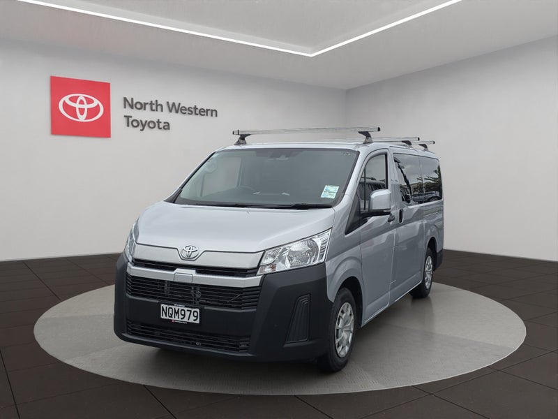 2021 Toyota Hiace ZR 2.8L Diesel Turbo RWD Van image 3