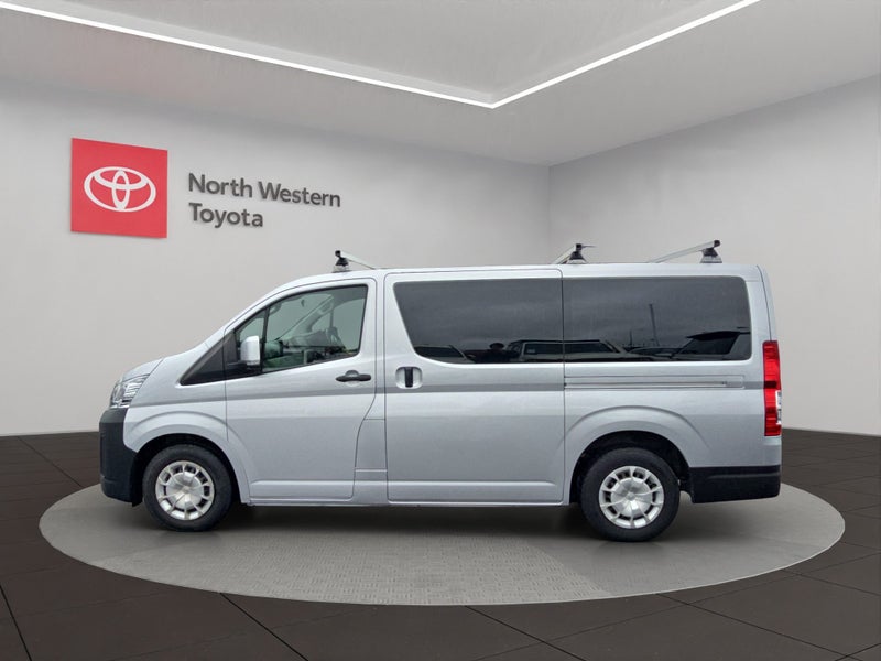 2021 Toyota Hiace ZR 2.8L Diesel Turbo RWD Van image 4