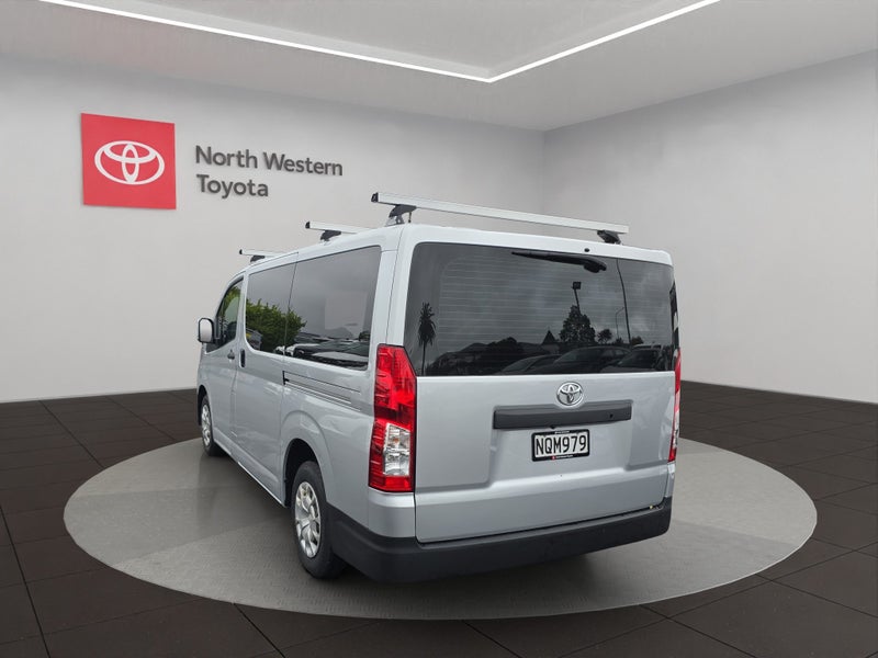 2021 Toyota Hiace ZR 2.8L Diesel Turbo RWD Van image 5