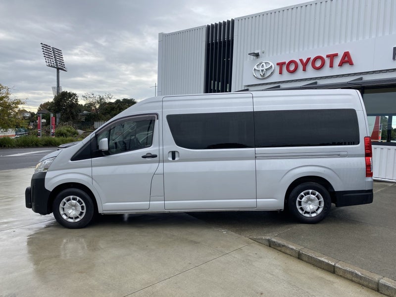 2021 Toyota Hiace ZX 2.8DT 6AT 10 Seater Minibus image 2