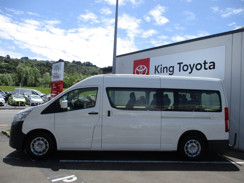 2021 Toyota Hiace ZX 2.8DT 6AT Minibus 10 Seat... image 2