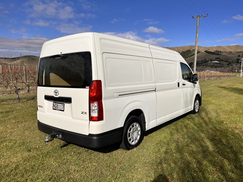 2021 Toyota Hiace ZX 2.8DT 6AT RWD PVN/5D/2S image 4