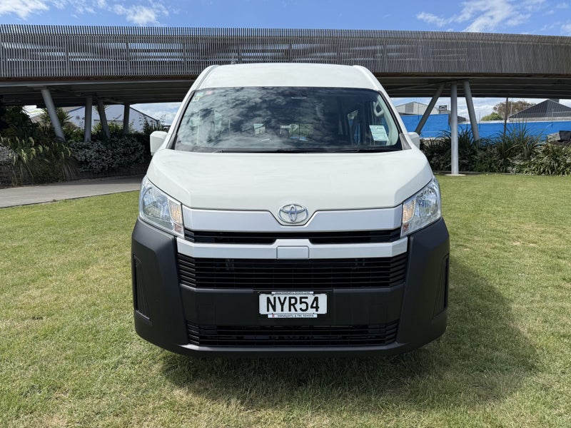 2021 Toyota Hiace ZX 2.8DT Automatic RWD Minibu... image 2