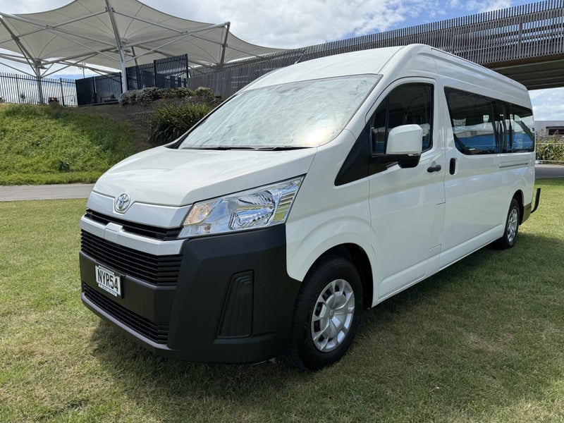 2021 Toyota Hiace ZX 2.8DT Automatic RWD Minibu... image 3