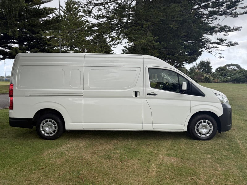 2021 Toyota Hiace ZX 2.8DT Automatic RWD Van image 2